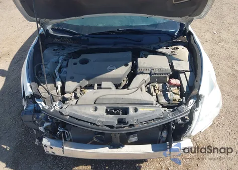 2015 Nissan Altima 2.5/2.5 S/2.5 Sl/2.5 Sv z USA, uszkodzony, nr VIN 1N4AL3AP4FN311375